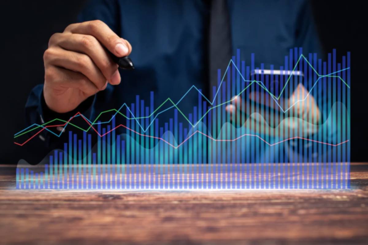 Trader dietro grafico finanziario